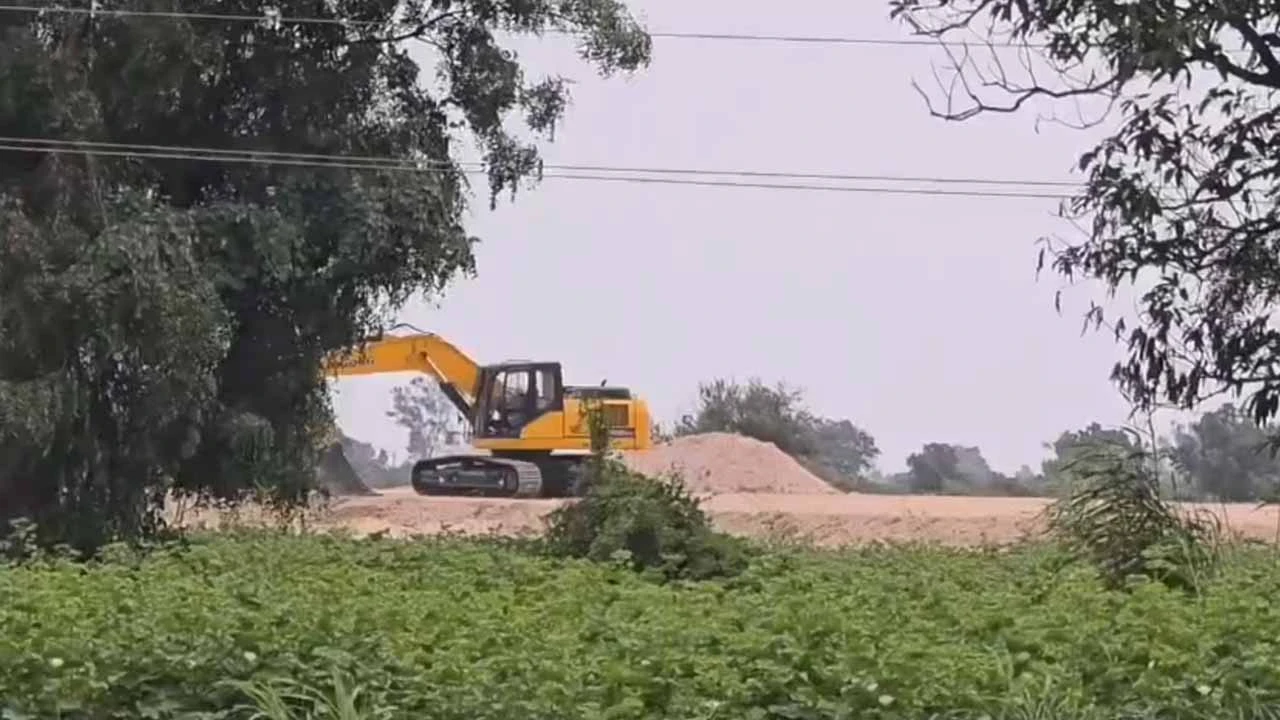 Allegations of sand mining in grazing land in Idar!