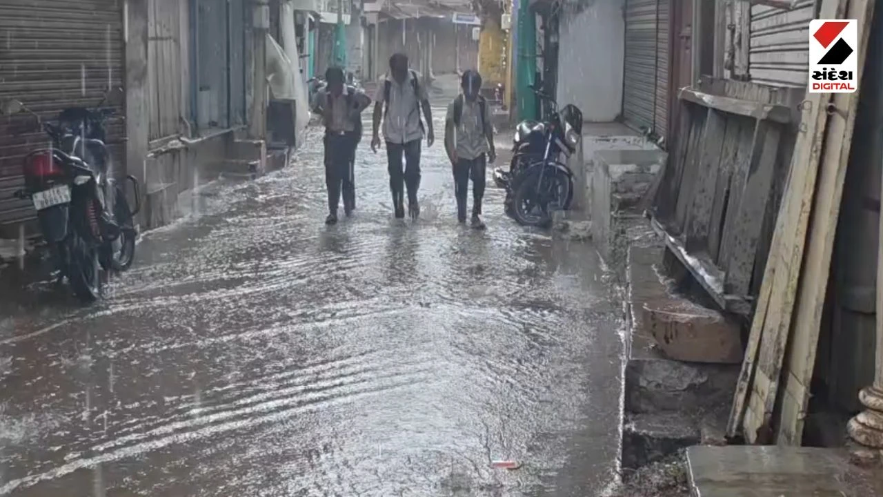 Bharuch Rain Update: Heavy Rain in Amod-Jambusar, Streets Waterlogged, Farmers Rejoice