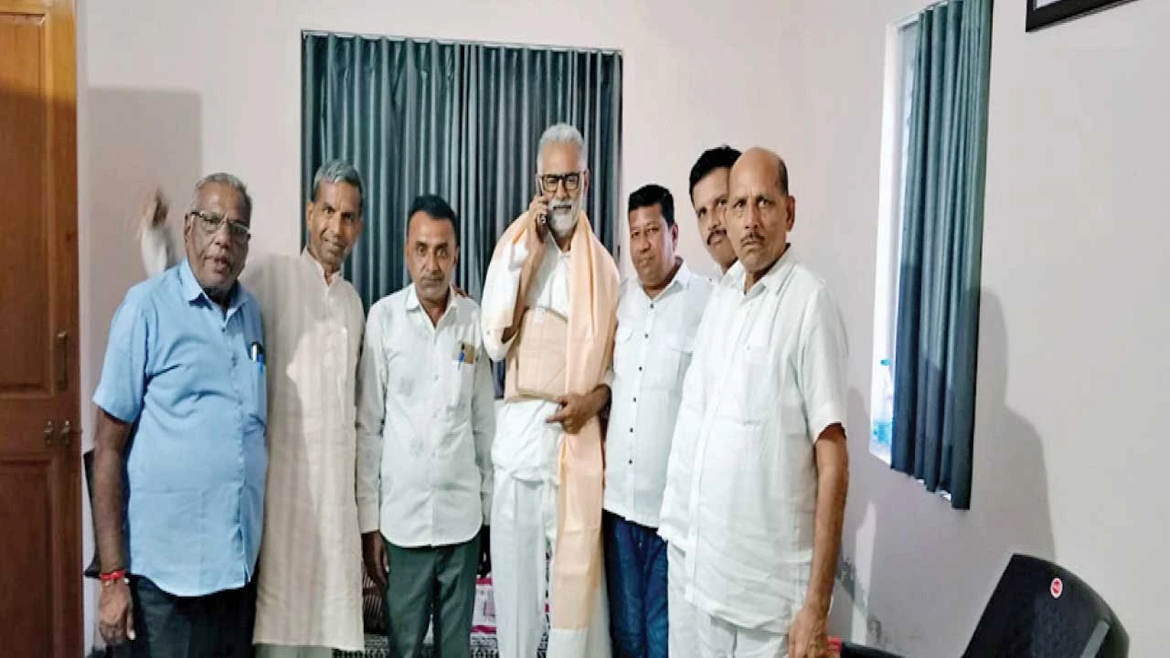 વડાપ્રધાન મોદીના જન્મદિવસ પર થરા કોંગ્રેસમાં મોટું ભંગાણ