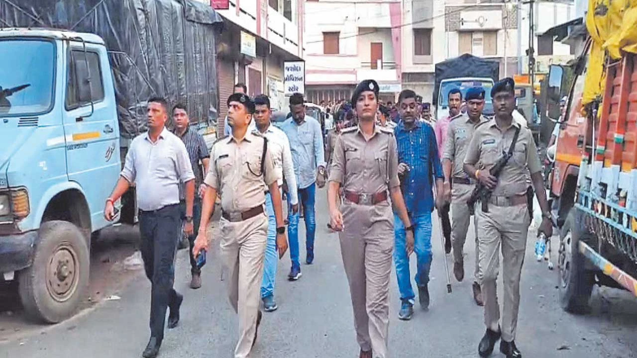 Godhra: વિસર્જન યાત્રા નિર્વિધ્ને પૂર્ણ કરવા 4 હજારથી વધુ પોલીસ કર્મી તૈનાત