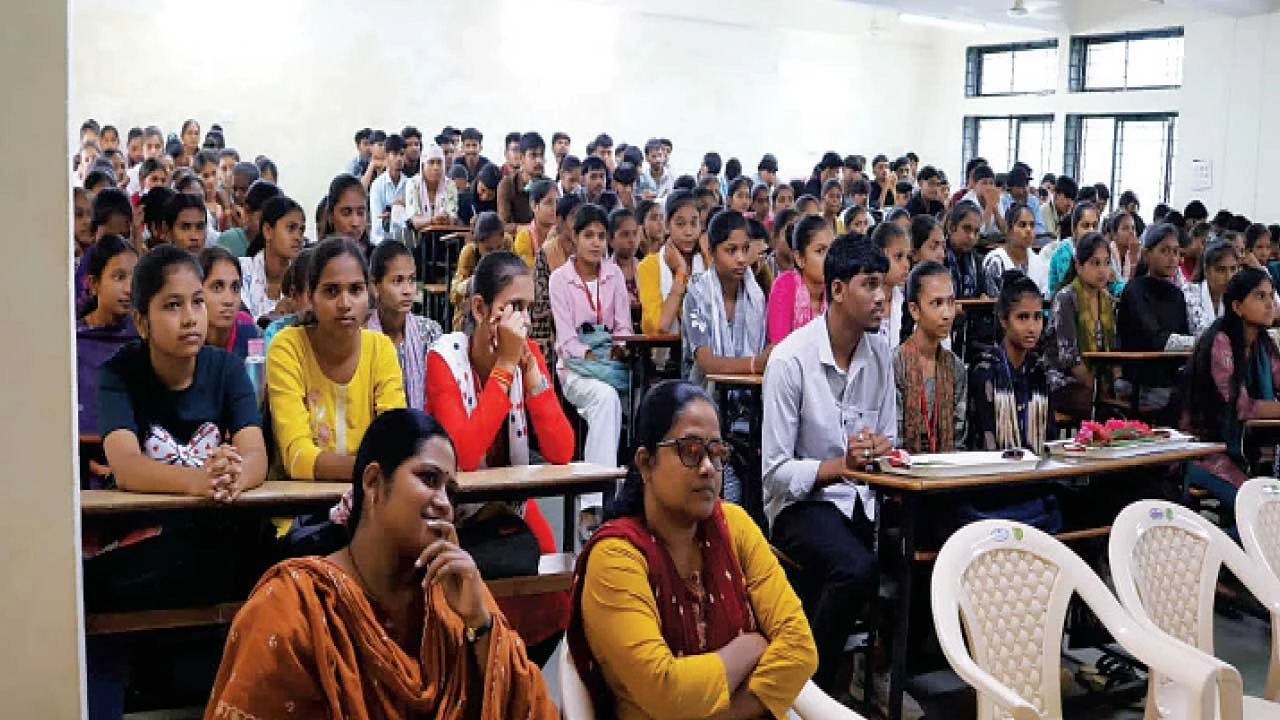 Narmada: દેડિયાપાડાની સરકારી કૉલેજમાં હિન્દી દિવસની ઉજવણી
