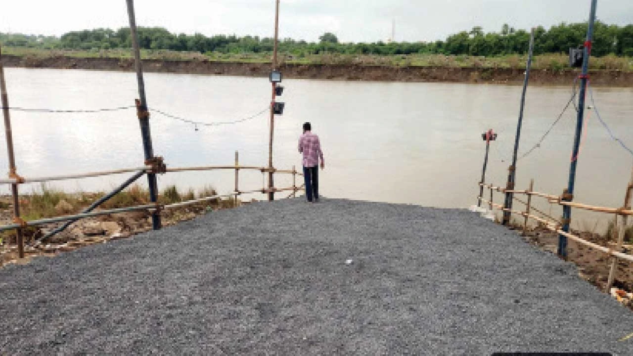 Valsad : વલસાડમાં ઔરંગા નદીમાં જેટ્ટીના સ્થળે ગણેશ મૂર્તિઓના વિસર્જન કરવા પર પ્રશ્નાર્થ સર્જાયો