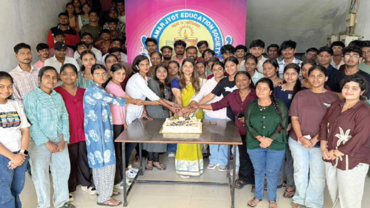 Vapi : દમણની શ્રીનાથજી ગ્રૂપ ઓફ કોલેજમાં વડાપ્રધાન નરેન્દ્ર મોદીના જન્મદિવસની ઉજવણી
