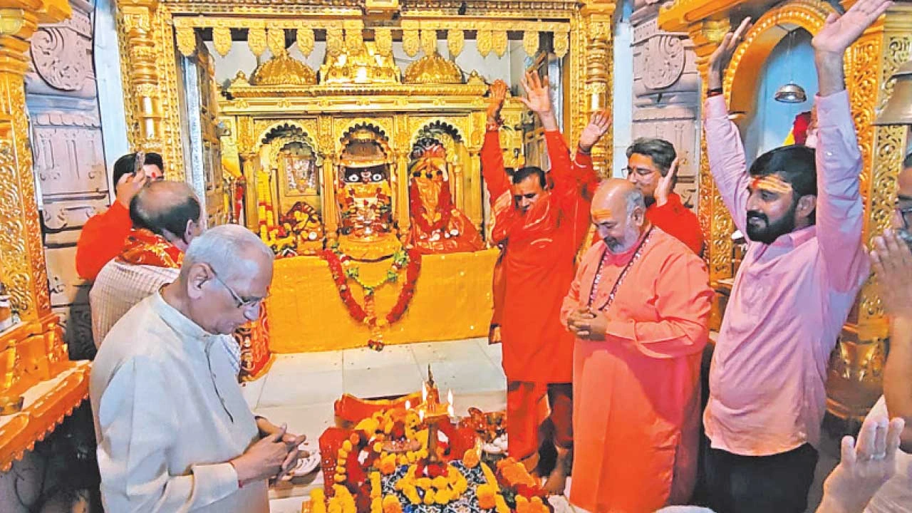 Panchmahal: પ્રસિદ્ધ શક્તિપીઠ પાવાગઢ ખાતે આશીર્વાદનો દીવો પ્રગટાવાયો
