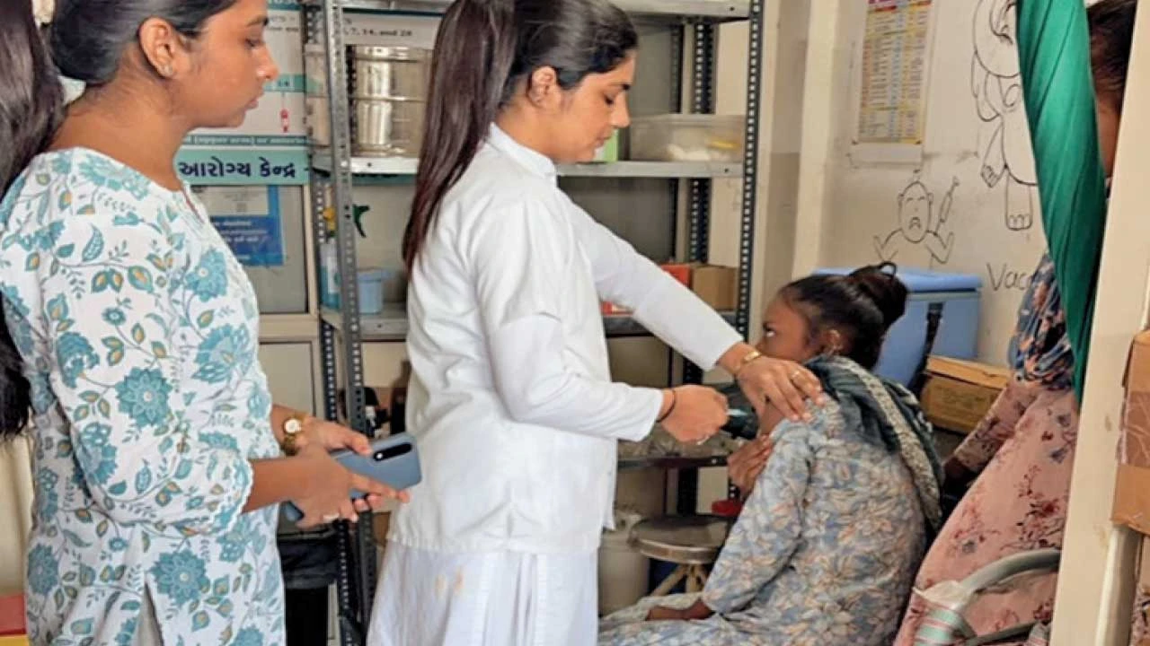 પાટણ જિલ્લામાં 3800 દીકરીઓને HPV રસી દ્વારા સર્વાઇકલ કેન્સર સામે રક્ષણ