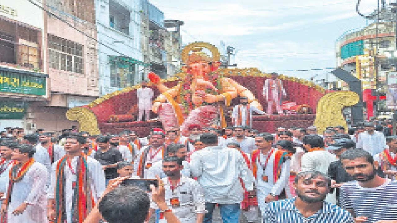 Godhra :ગોધરામાં આન,બાન અને શાન સાથે ગણેશ વિસર્જન યાત્રા સંપન્ન