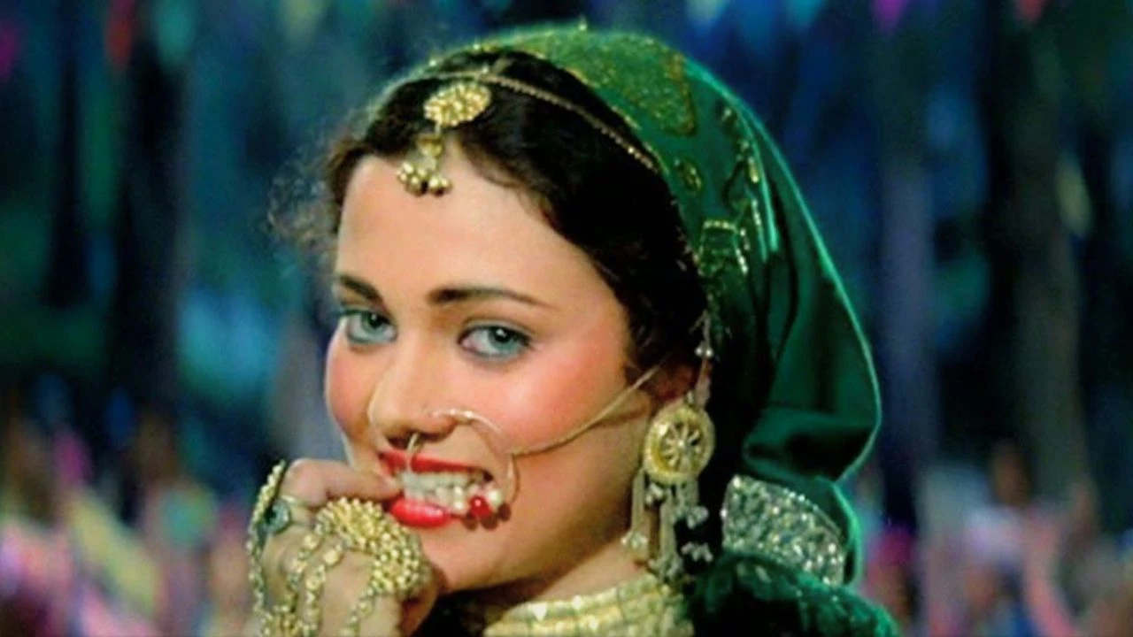 Mandakini, Sun Sahiba Sun song (1)