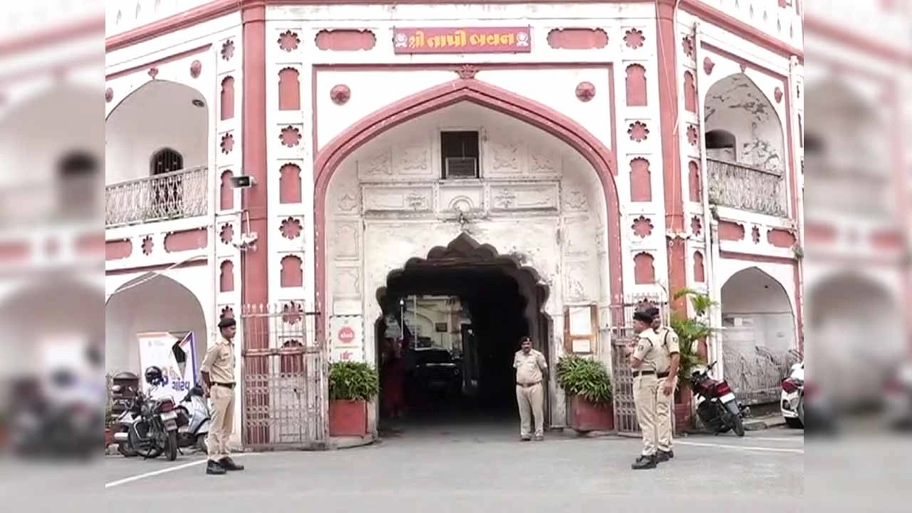 Surprise raid in Surat Municipal Corporation