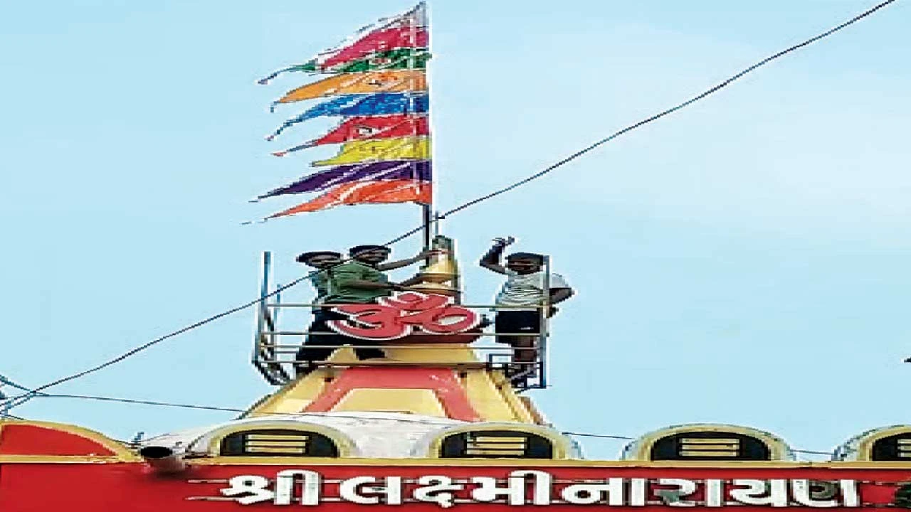 ભરૂચમાં રામાપીર મંદિરમાં નોમ નિમિત્તે ભક્તિભાવ પૂર્વક નેજા ચઢાવાયા, 40 વર્ષ જૂની પરંપરા જળવાઈ.
