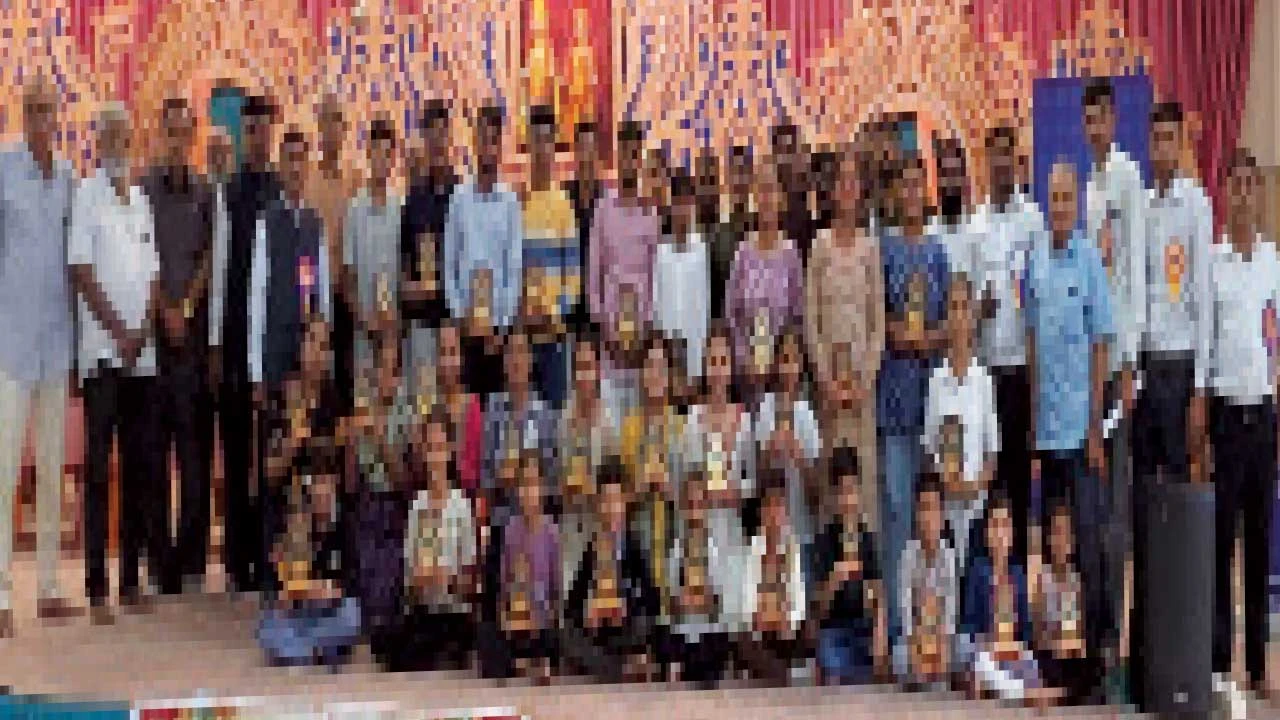 ચાણસદ ખાતે લિમ્બચીયા વાળંદ જ્ઞાતિના તેજસ્વી તારલાઓનું ભવ્ય સન્માન સમારોહ યોજાયો