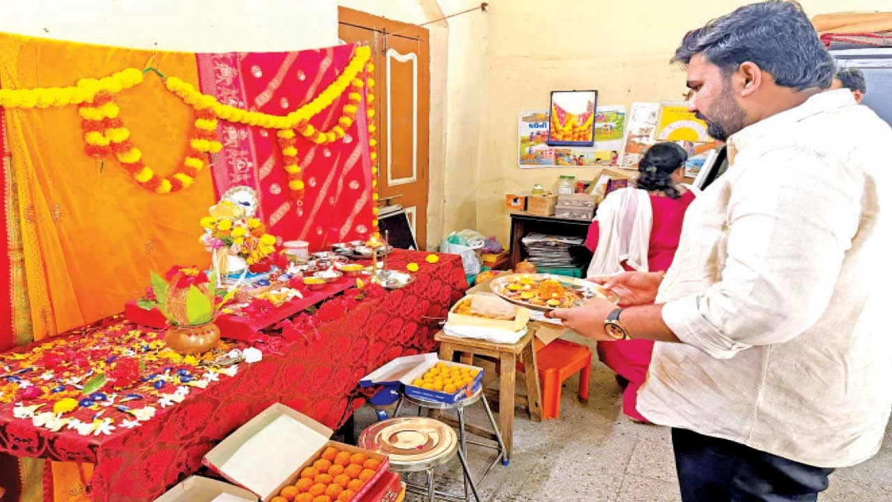 Panchmahal :જાંબુઘોડા તાલુકા શાળામાં ગણેશ ઉત્સવની ભક્તિભાવપૂર્વક ઉજવણી