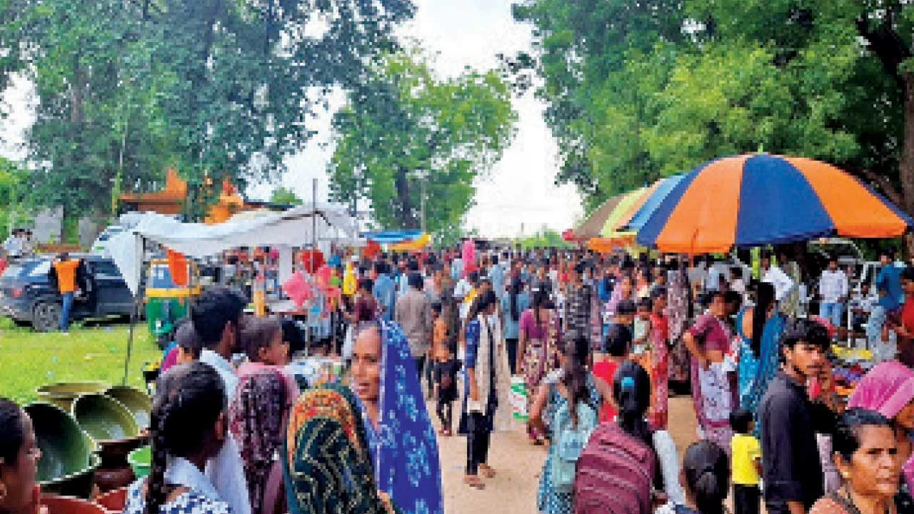 પંચમહાલ: બોડેલીના કડીલામાં જલઝૂલણી અગિયારસનો ભવ્ય લોકમેળો, હજારો ભક્તો ઉમટ્યા