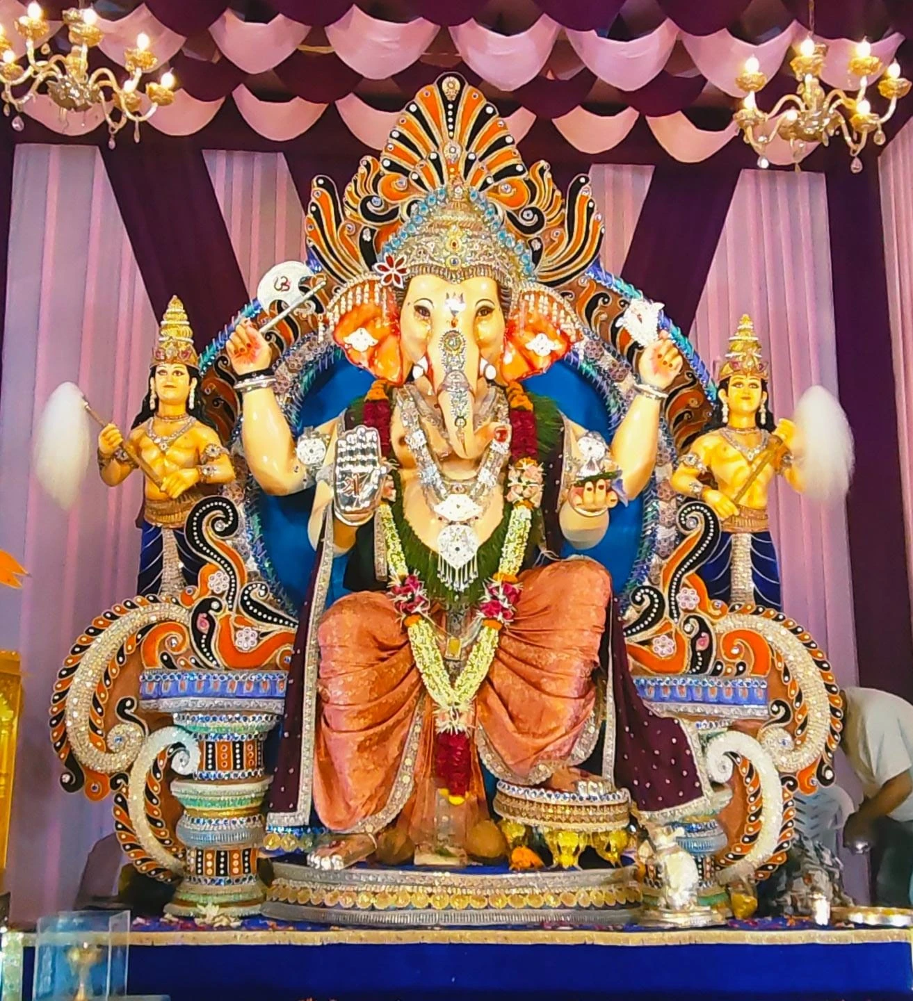 ચાંદીના ઝવેરાતથી સુશોભિત, પાદરા ભાવસારવાડના રાજા