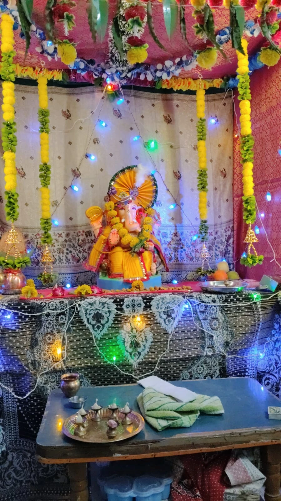ભરતભાઈ, દેવ, ગોપી સોસાયટી, બજરંગ આશ્રમ, હીરાવાડી, અમદાવાદ