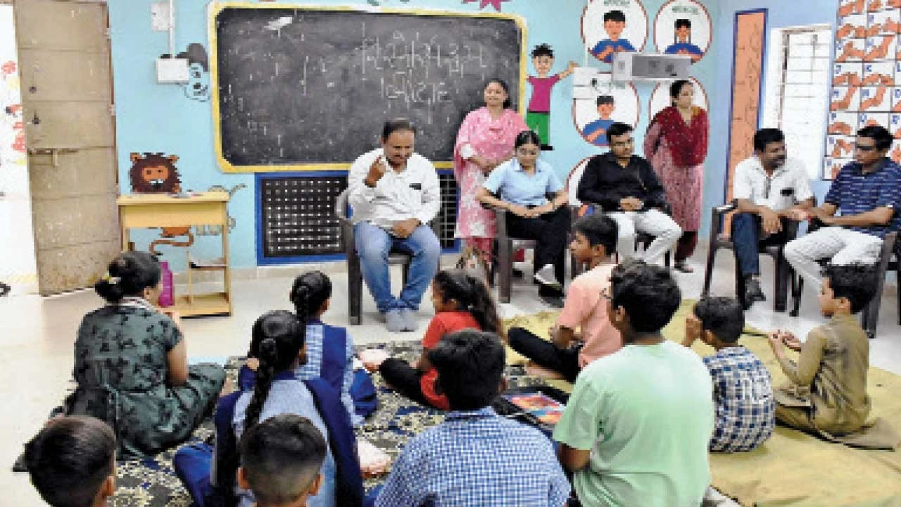Botad :સંકેતોની ભાષા દ્વારા મૂક-બધિર બાળકોના જીવનમાં સંવાદના સૂર પૂરતા ભાવેશ પંડયા