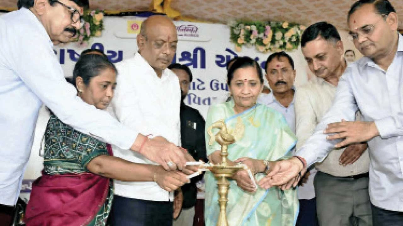 ગારીયાધારમાં રાષ્ટ્રીય વયોશ્રી યોજના હેઠળ 680 વૃદ્ધોને ₹61 લાખથી વધુની સહાય વિતરણ