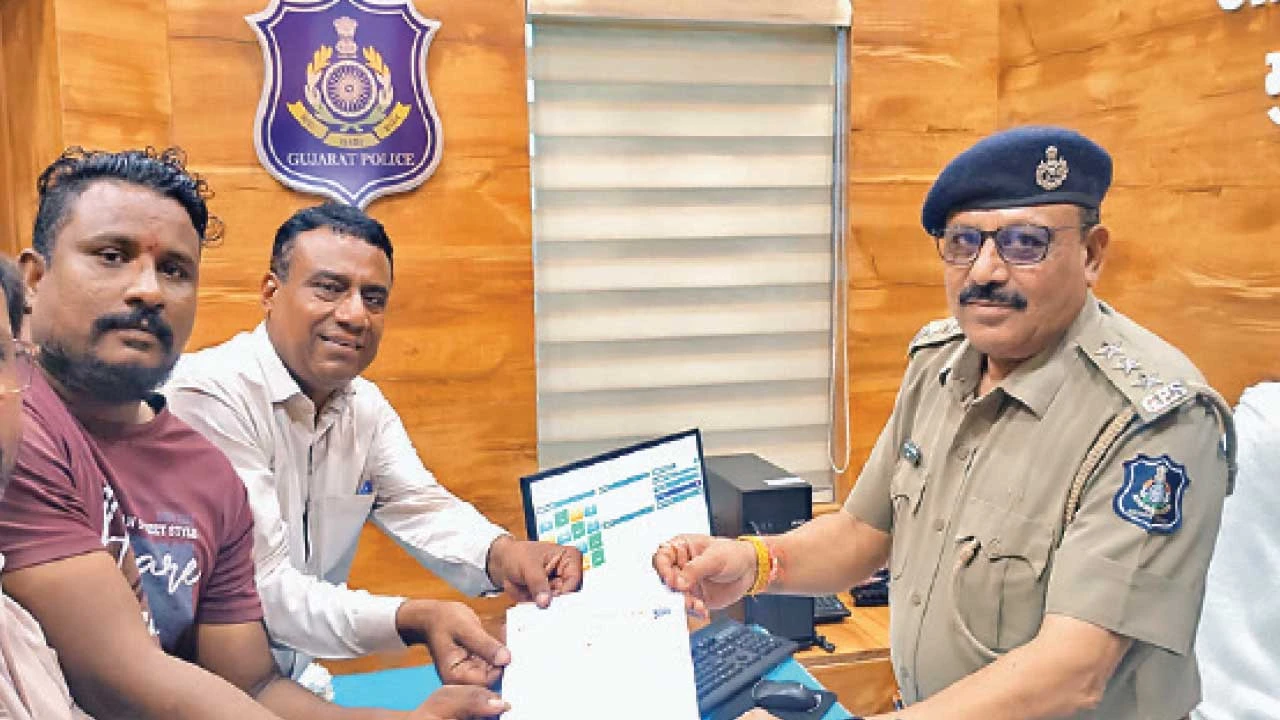 Palanapur : બનાસકાંઠા ઓટો રિક્ષા સંઘર્ષ સમિતિ દ્વારા કલેકટર અને SPને આવેદન અપાયું