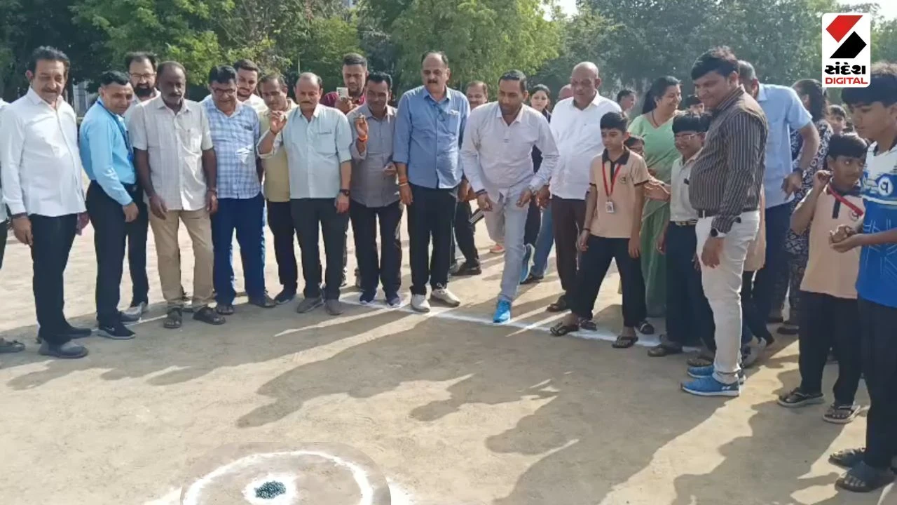 Amreli News: Energy Minister Kaushik Vekariya and Leaders Play Traditional Games with Kids