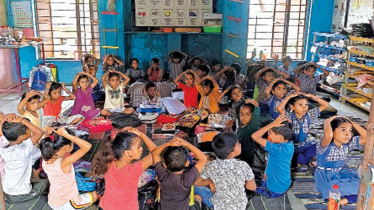 નર્મદા: સાબુટી પ્રાથમિક શાળાની દુર્દશા, વિદ્યાર્થીઓના અભ્યાસ અને સલામતી જોખમમાં