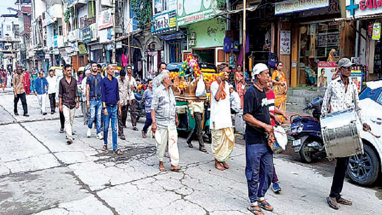 ભરૂચ: પાલેજમાં શ્રી ઠાકોરજીની શોભાયાત્રા અને પરંપરાગત નૌકાવિહાર યોજાયા