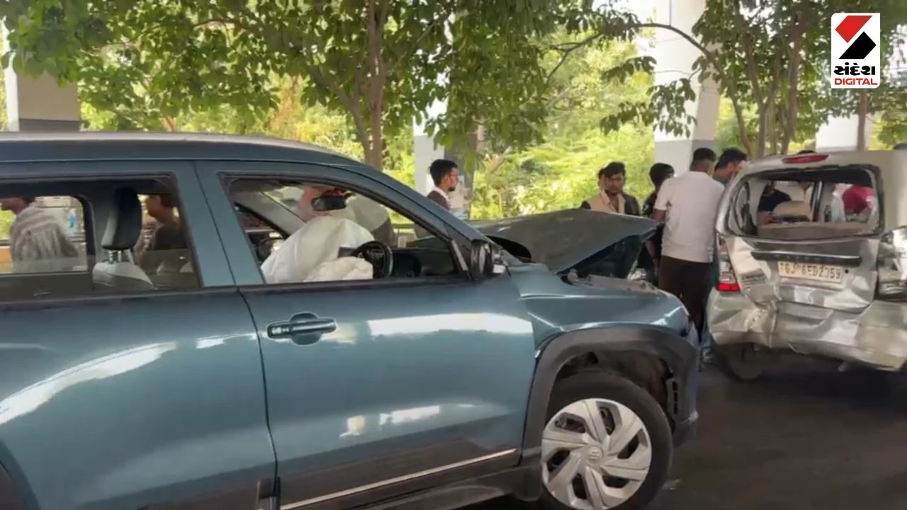 Vadodara News: Massive Accident Between Three Cars Near Akota Bridge, No Casualties Reported