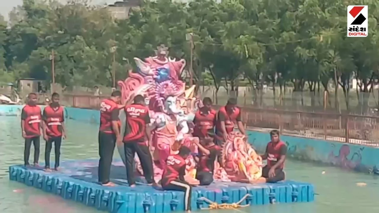 PETLAD GANESH VISARJAN