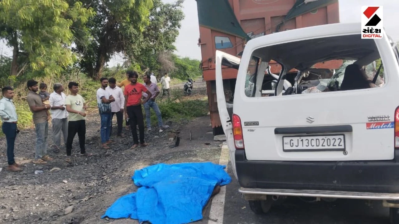 Surendranagar News: 3 Dead as Eeco Car Hits Trailer and Driver Dies of Electric Shock