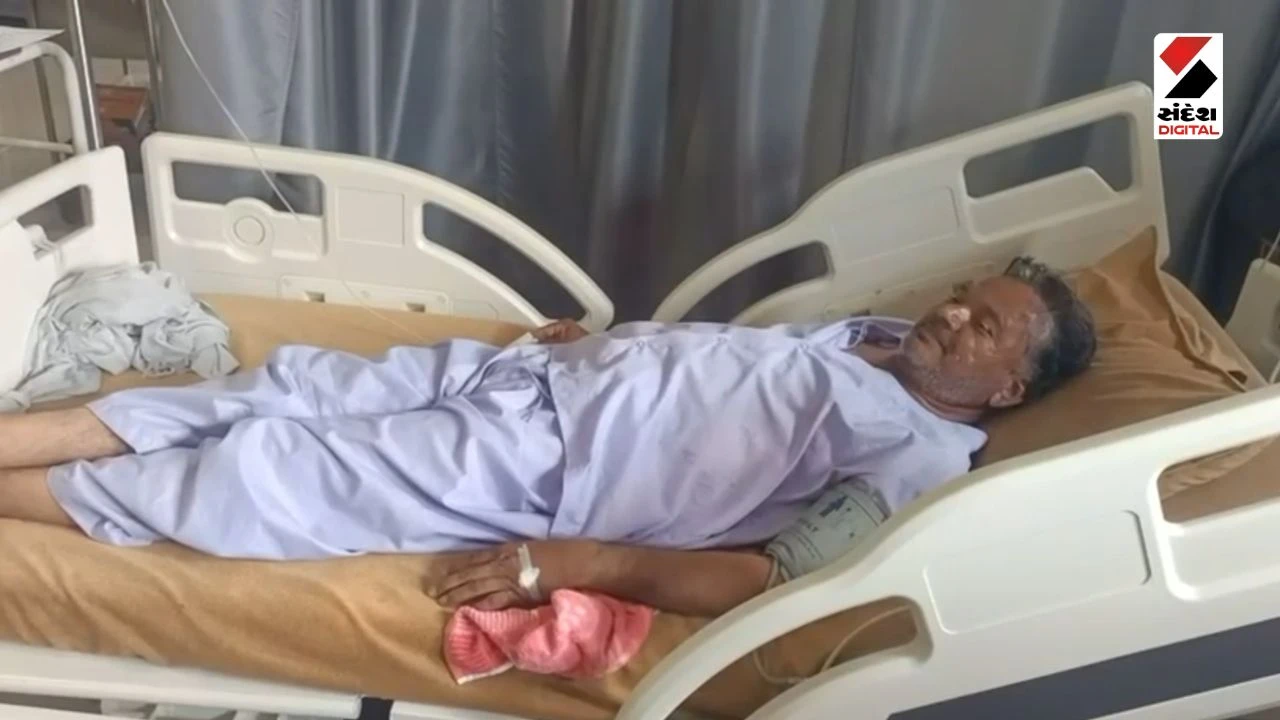 Rajkot News: Bike Collision Near Jasdan Khanpar Chowkdi Leaves One Severely Injured, incident captured on CCTV Video
