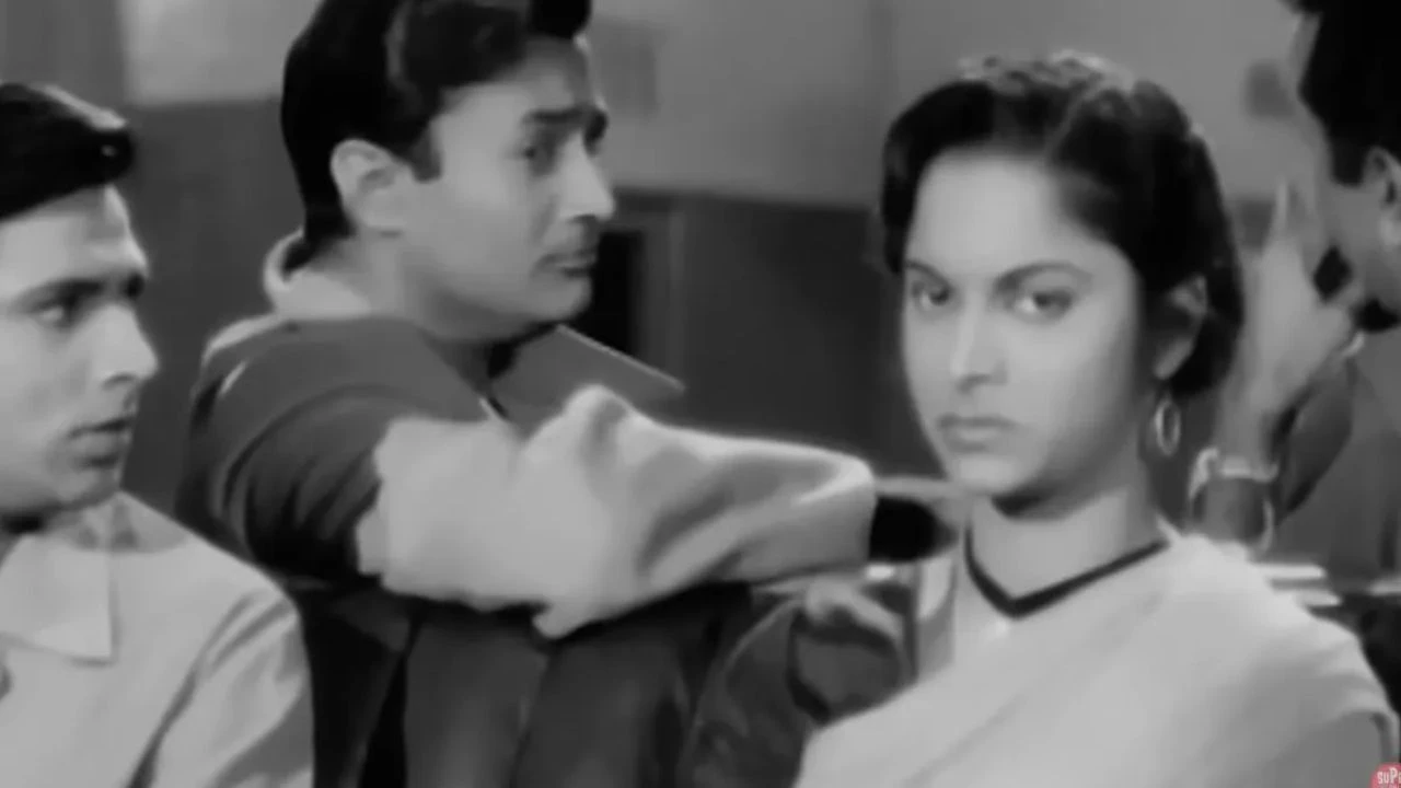 Dev Anand train song, Hai Apna Dil To Awara (1)