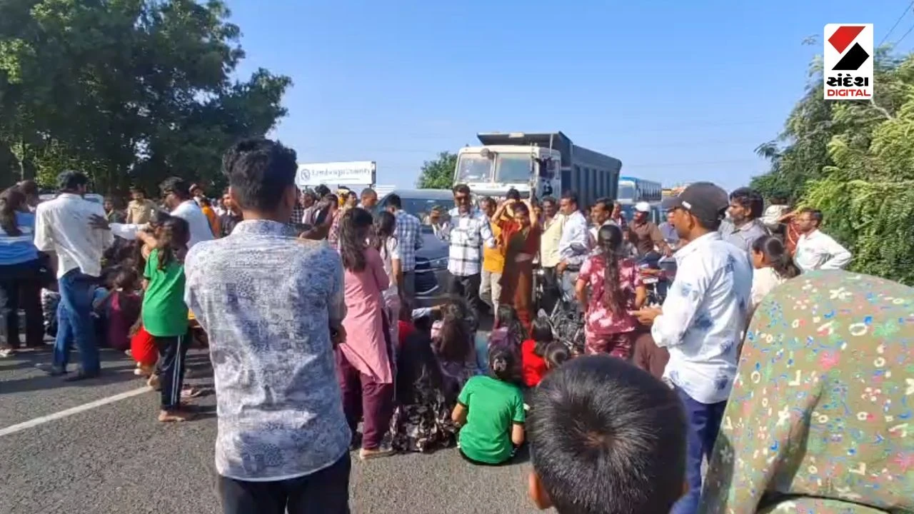 Surendranagar News: Students and Parents Block Highway Over Gyanshakti School Issues