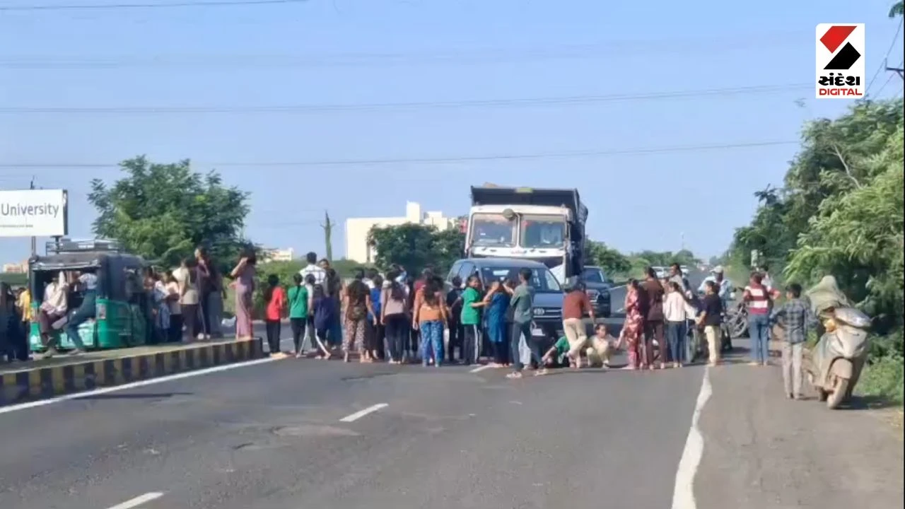 Surendranagar News: Students and Parents Block Highway Over Gyanshakti School Issues