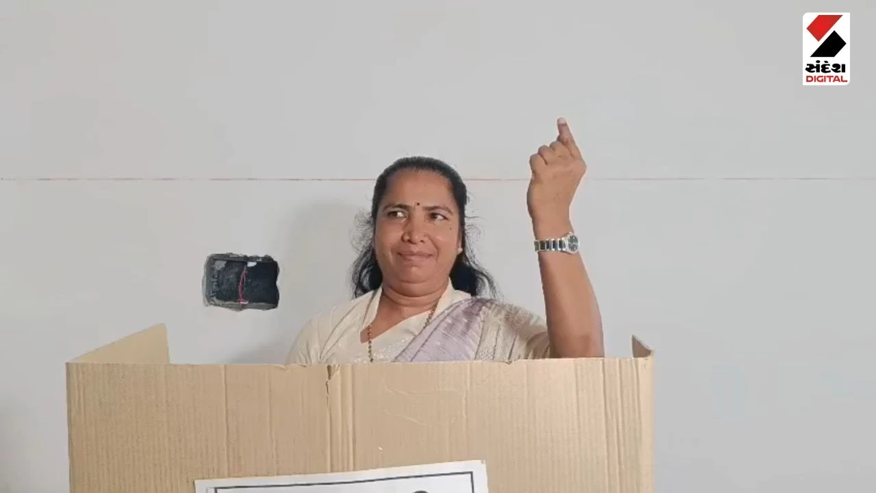 Vav Tharad News: Bhabhar APMC Election: High Voter Turnout of 96.88%, MP Geniben Thakor Casts Vote