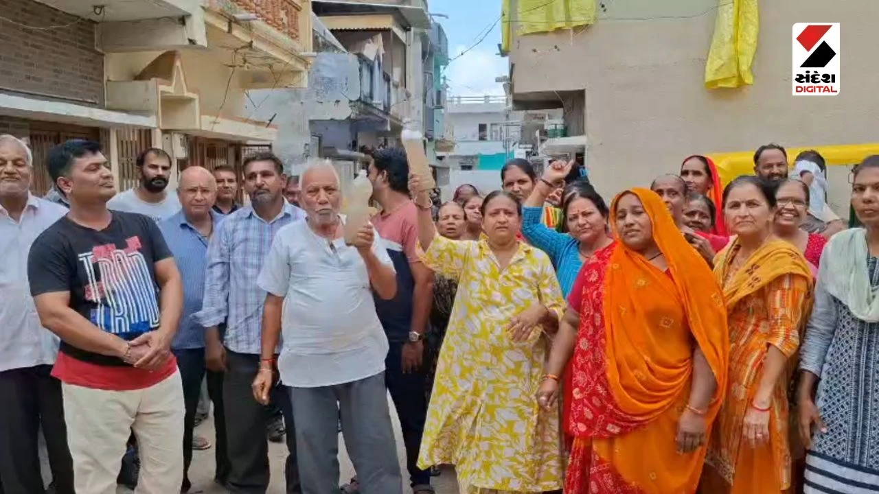 Gandhinagar News: Kalol Anandpark Society Residents Face Severe Disease Threat Due to Contaminated Water