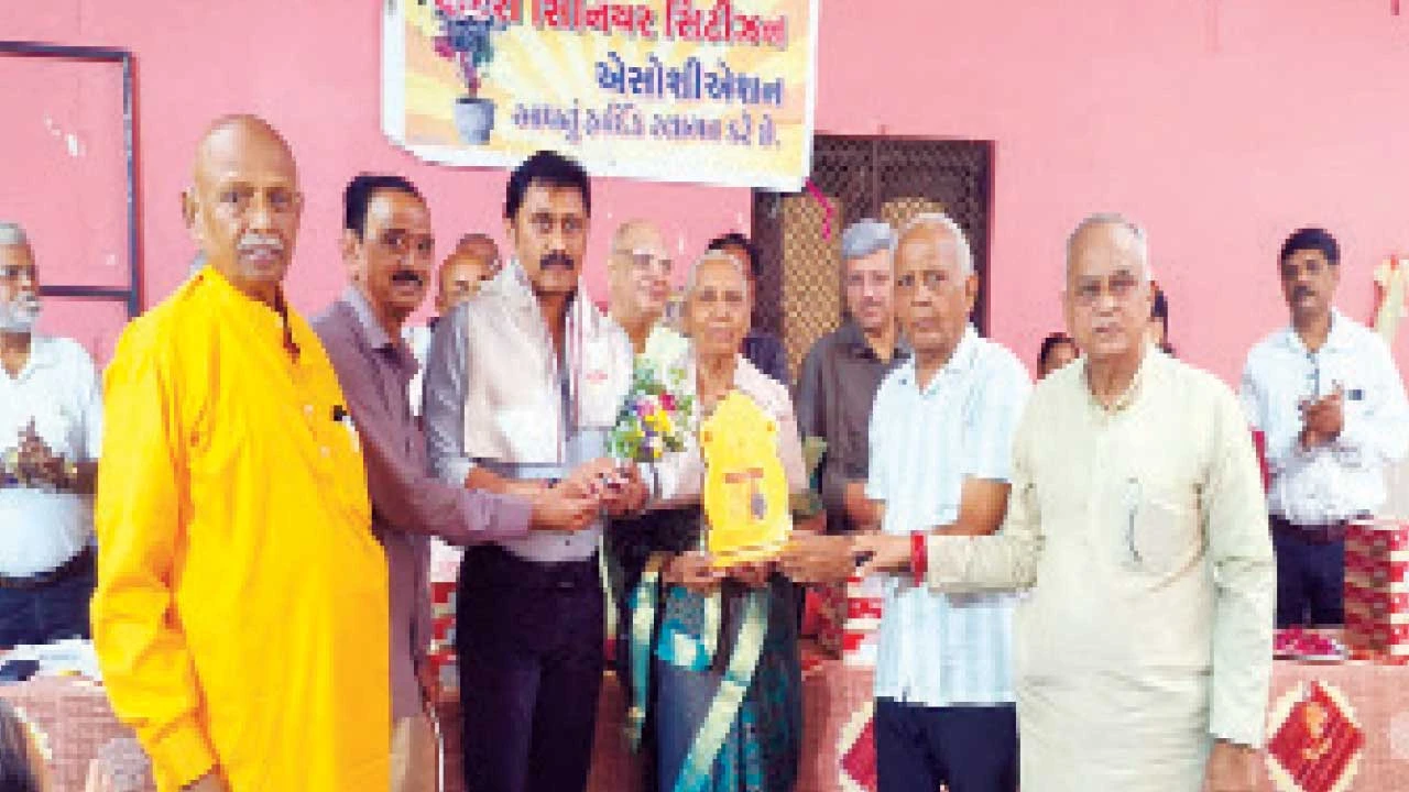 Vadodara : 600થી વધુ વરિષ્ઠોની ઉપસ્થિતિમાં ધારાસભ્ય ચૈતન્યસિંહ ઝાલાનું સન્માન