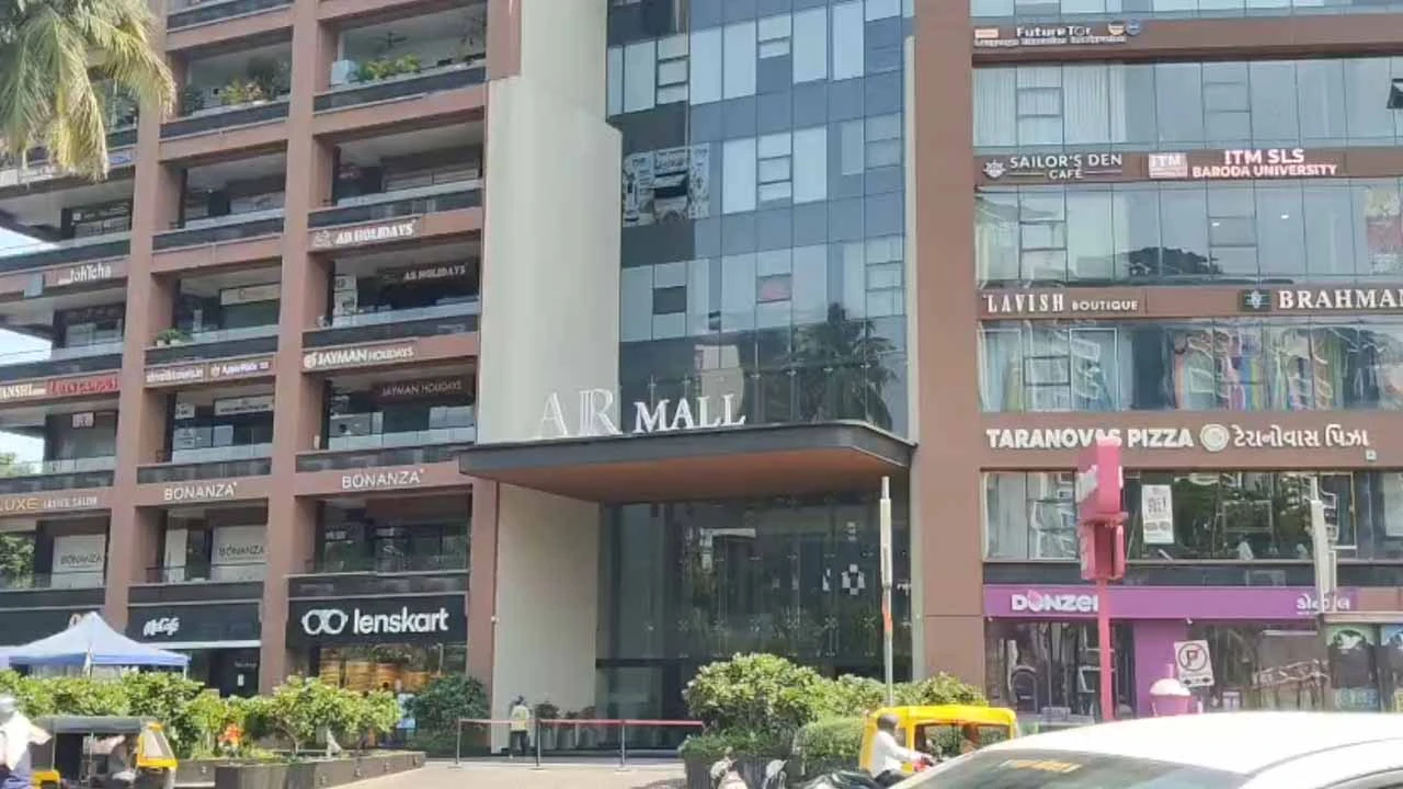 Girl molested in Surat's AR Mall