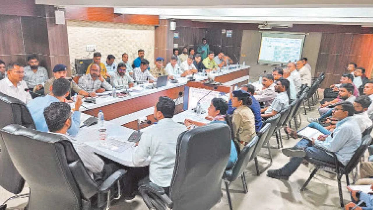 પાવાગઢ નવરાત્રિ: ભાવિકોની સુવિધા, સુરક્ષા અને વ્યવસ્થા માટે હાલોલ ખાતે સમીક્ષા બેઠક યોજાઈ