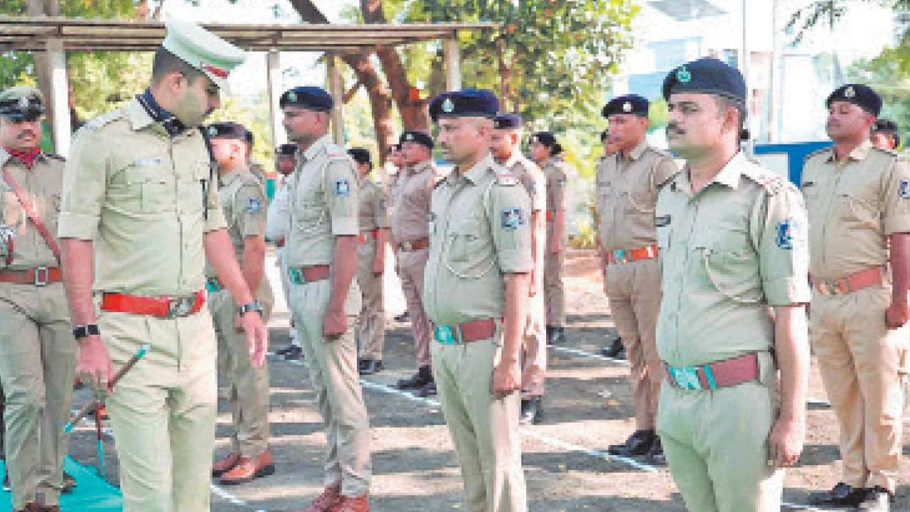 મહીસાગર SP દ્વારા લુણાવાડા ટાઉન Police Station નું વાર્ષિક નિરીક્ષણ, કામગીરીની સમીક્ષા.