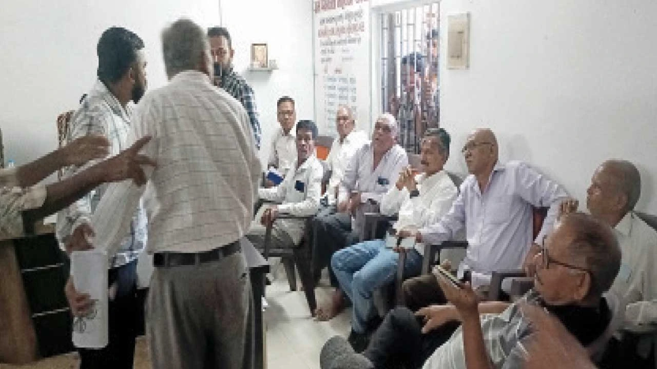 વલસાડના કાંજણ રણછોડમાં ગ્રામસભાના ઠરાવો બદલવાનો ગ્રામજનોનો ગંભીર આરોપ