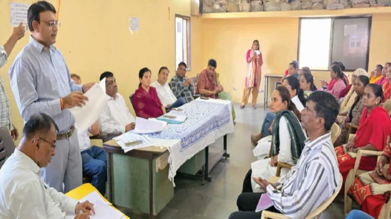 કીમ ગ્રામસભામાં રસ્તા, ગટર, ટ્રાફિક સમસ્યાઓ ગાજી, ઉકેલની ખાતરી અપાઈ
