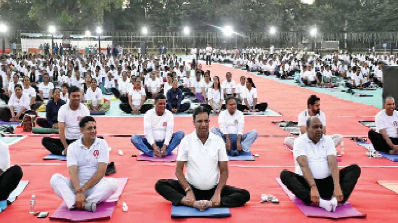 ગોધરા પોલીસ હેડ ક્વાર્ટર ખાતે યોગ અને ધ્યાન શિબિર, નાગરિકોમાં જાગૃતિ ફેલાવવાનો હેતુ