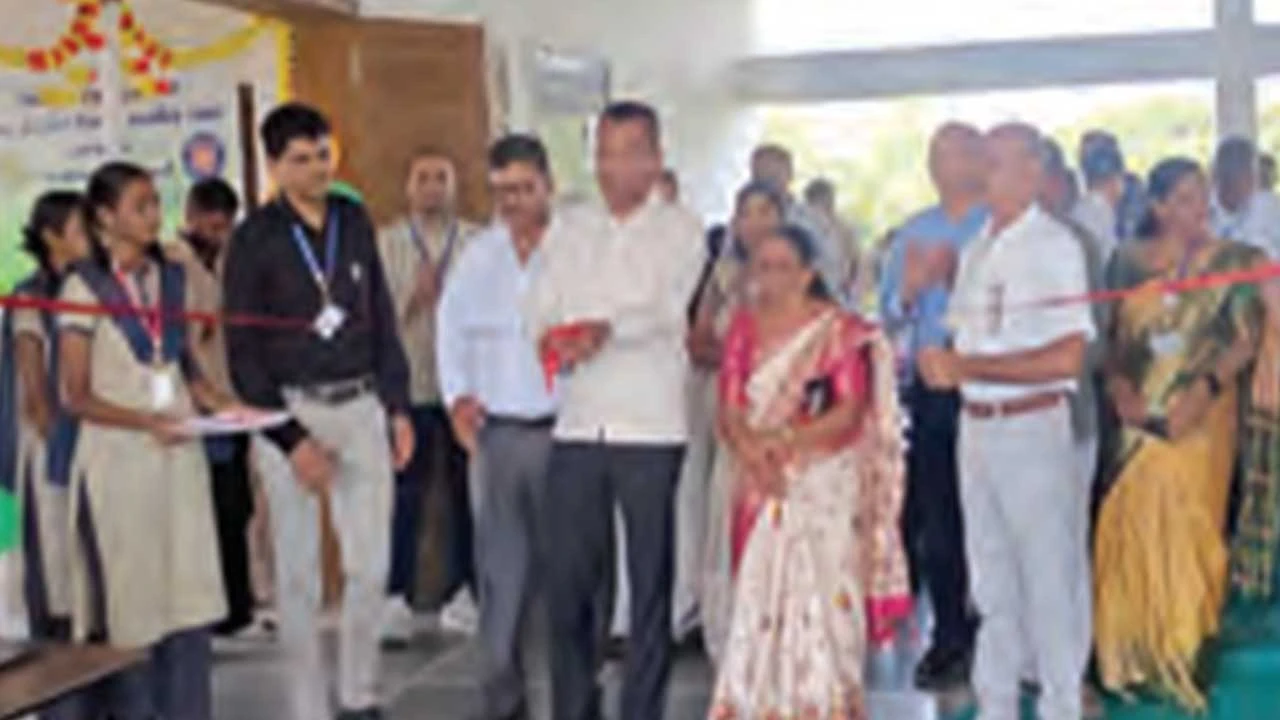 નવસારી: તલાવચોરા હાઈસ્કૂલમાં બાળ વિજ્ઞાન મેળામાં 52 કૃતિઓનું પ્રદર્શન