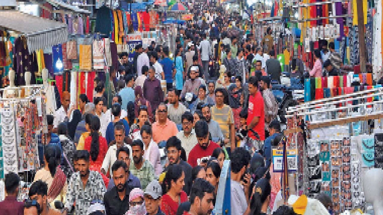 નવરાત્રિની તૈયારી: નવાબજારમાં ખરીદીનો ધસારો, ઉત્સાહ ચરમસીમાએ