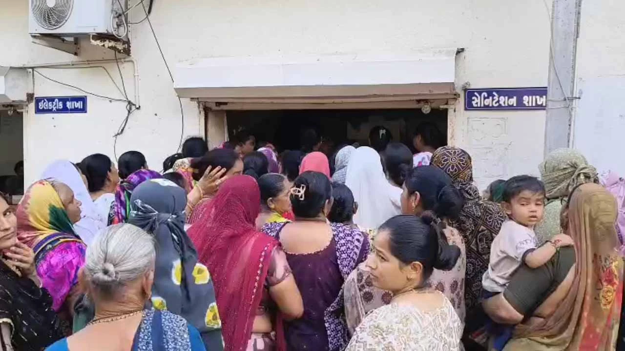 Jam Khambhaliya: Locals' threat against the municipality's promise