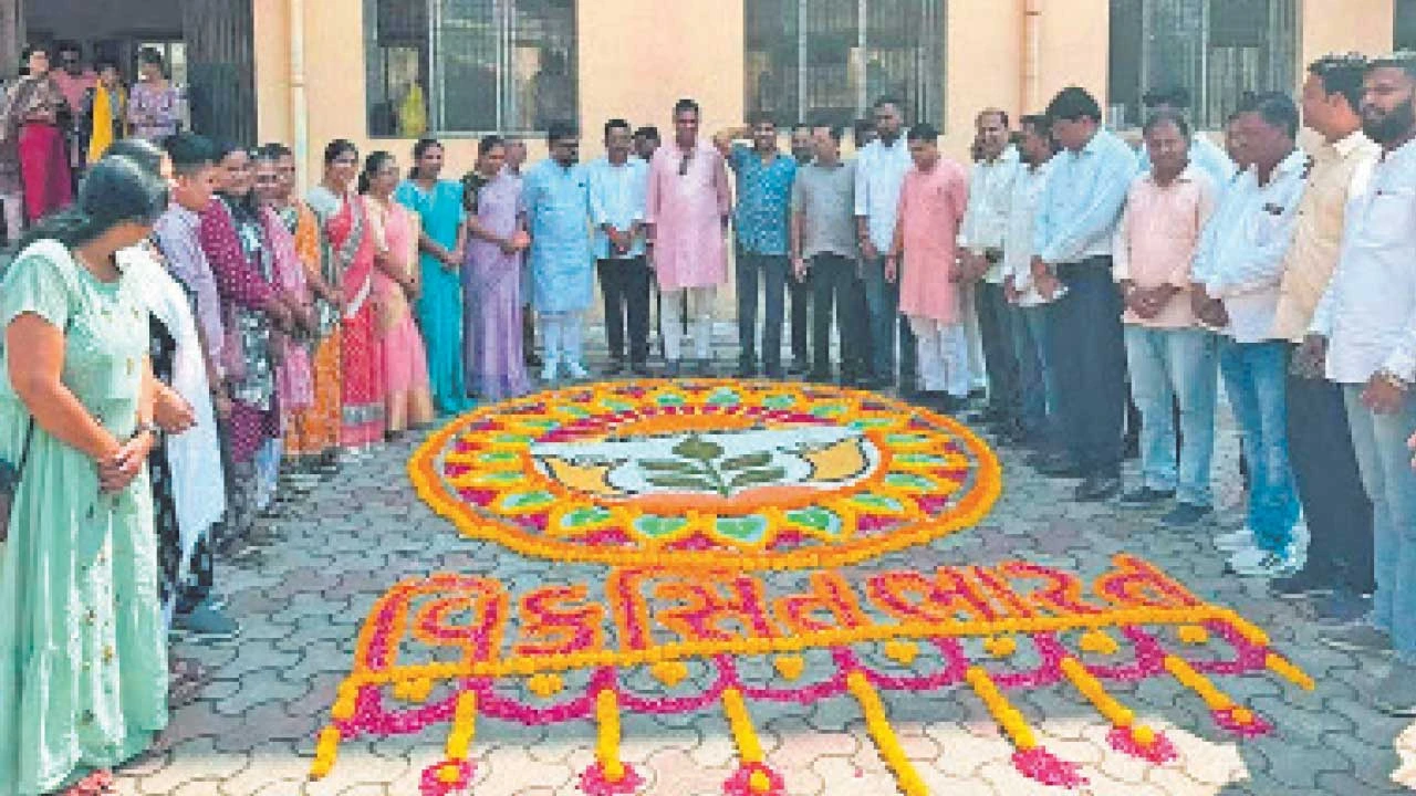ગોધરામાં સેન્ટ આર્નોલ્ડ સ્કૂલ ખાતે જિલ્લા કક્ષાની રંગોળી સ્પર્ધા યોજાઈ, યુવાનોએ કલાત્મકતા દર્શાવી