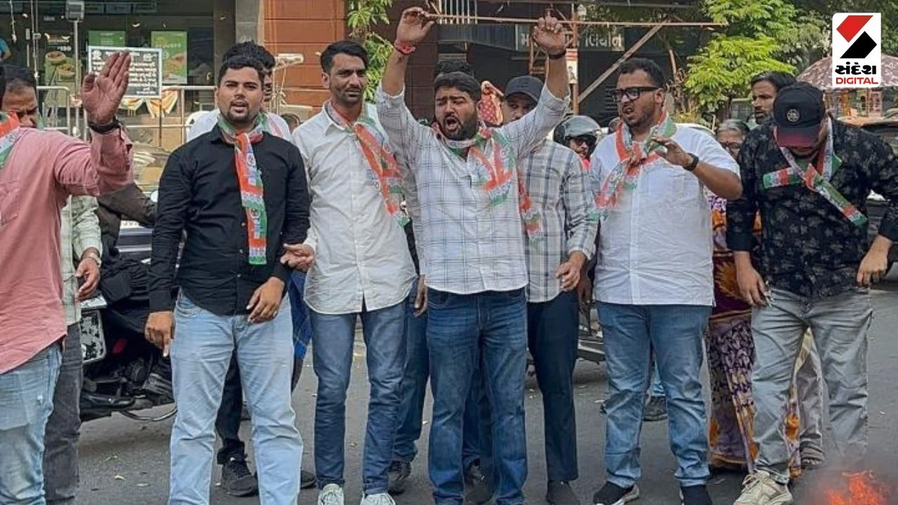 Surat News: Youth Congress Protests, Burns Effigy of CEC Gyanesh Kumar Over Transparency