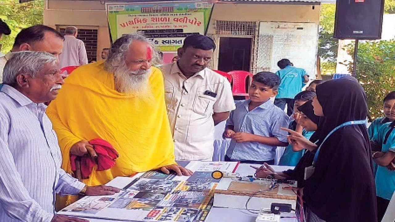 ભરૂચ: આમોદની વલીપોર પ્રાથમિક શાળામાં બાળ વૈજ્ઞાનિક પ્રદર્શન યોજાયું