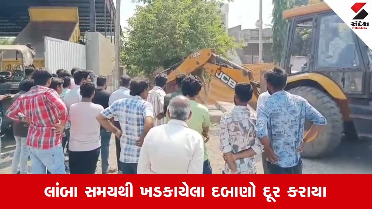 Amreliના લીલીયા સ્ટેટ હાઈવે પર તંત્રનો સપાટો: સરકારી જમીન પરના દબાણો કરાયા જમીનદોસ્ત