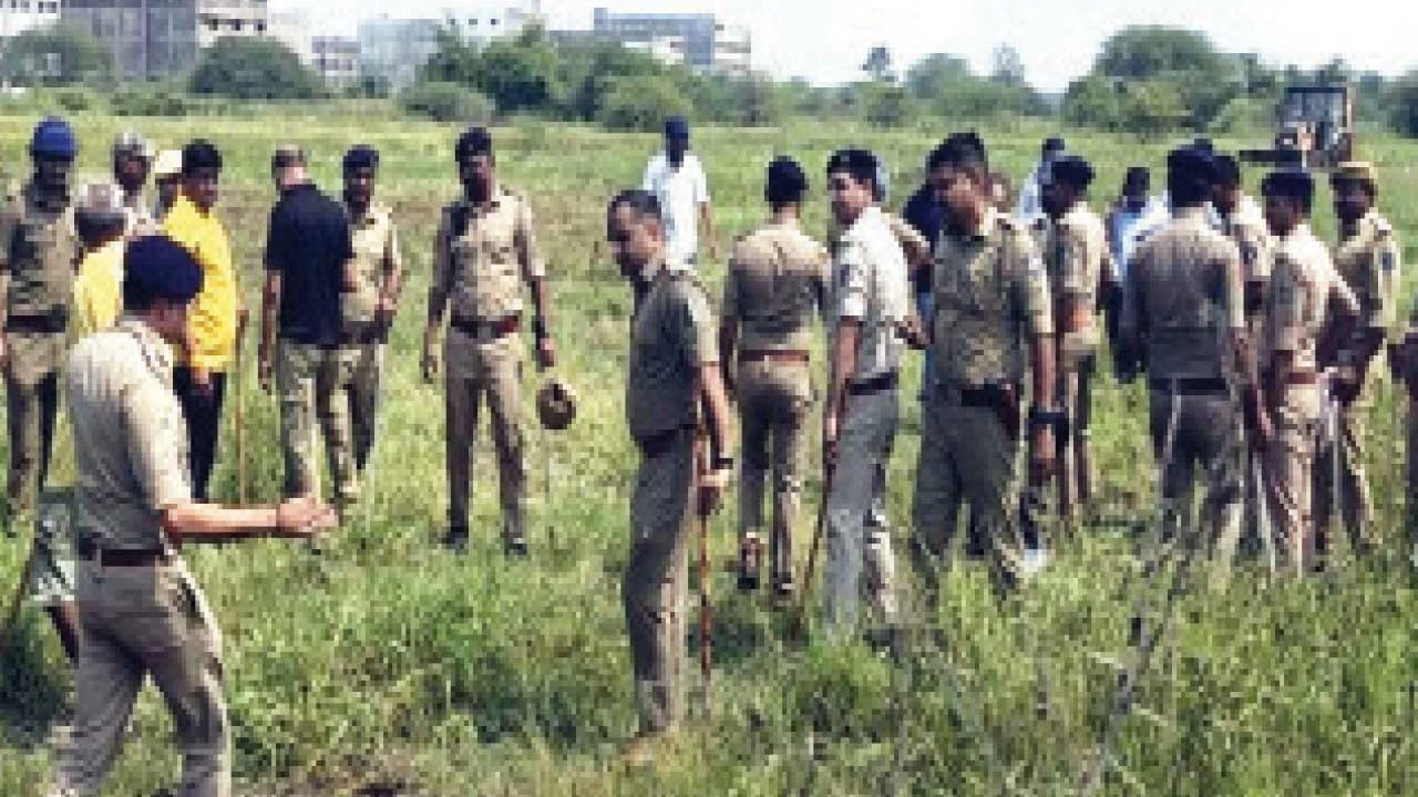 ભરૂચ: સરપંચે જેટકો કંપનીને કાયદાકીય કલમો ટાંકી નોટિસ આપી, ગૌચર જમીન મામલે વિરોધ