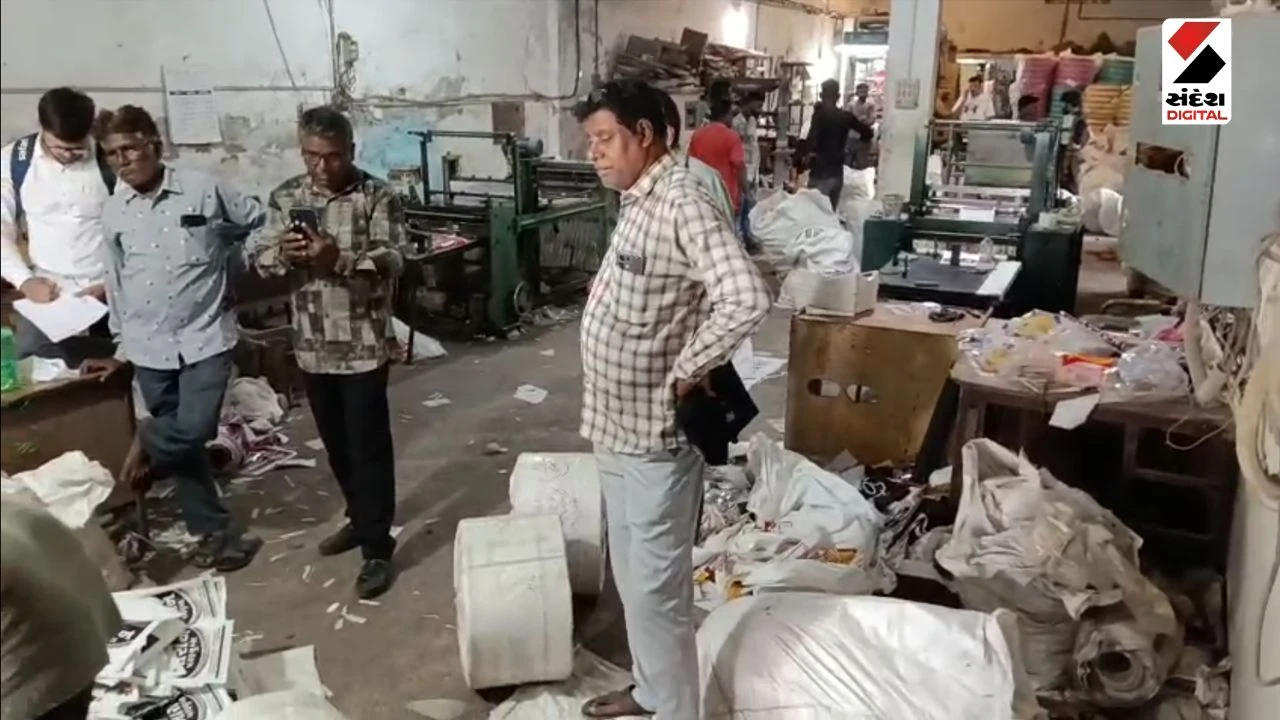 Bhavnagar News: BMC Solid Waste Dept Seizes Banned Plastic