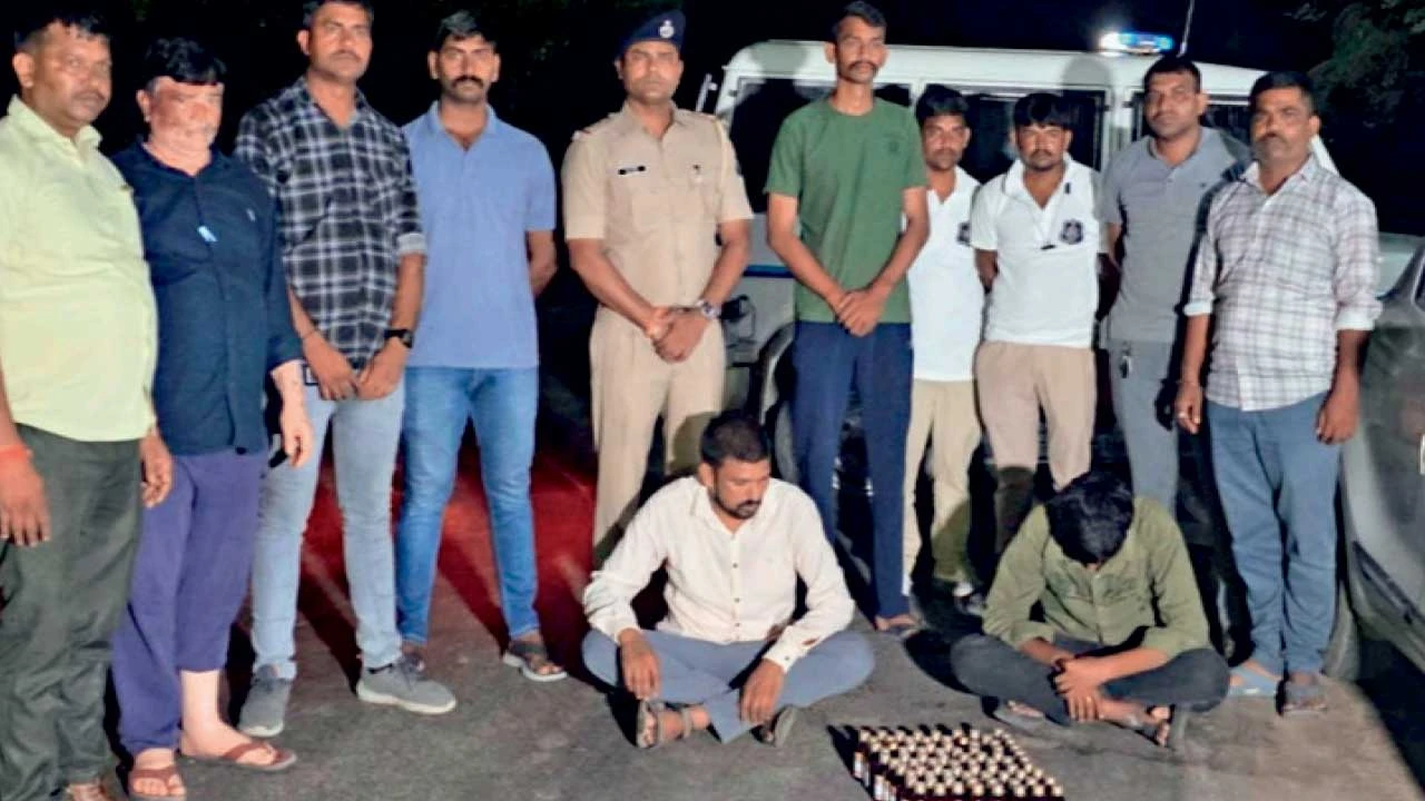 અમદાવાદ ગ્રામ્ય પોલીસે નળકાંઠા વિસ્તારમાંથી નશાકારક કફ્સીરપના જથ્થા સાથે 3 શખ્સોને ઝડપી પાડ્યા, 6.13 લાખનો મુદ્દામાલ કબજે